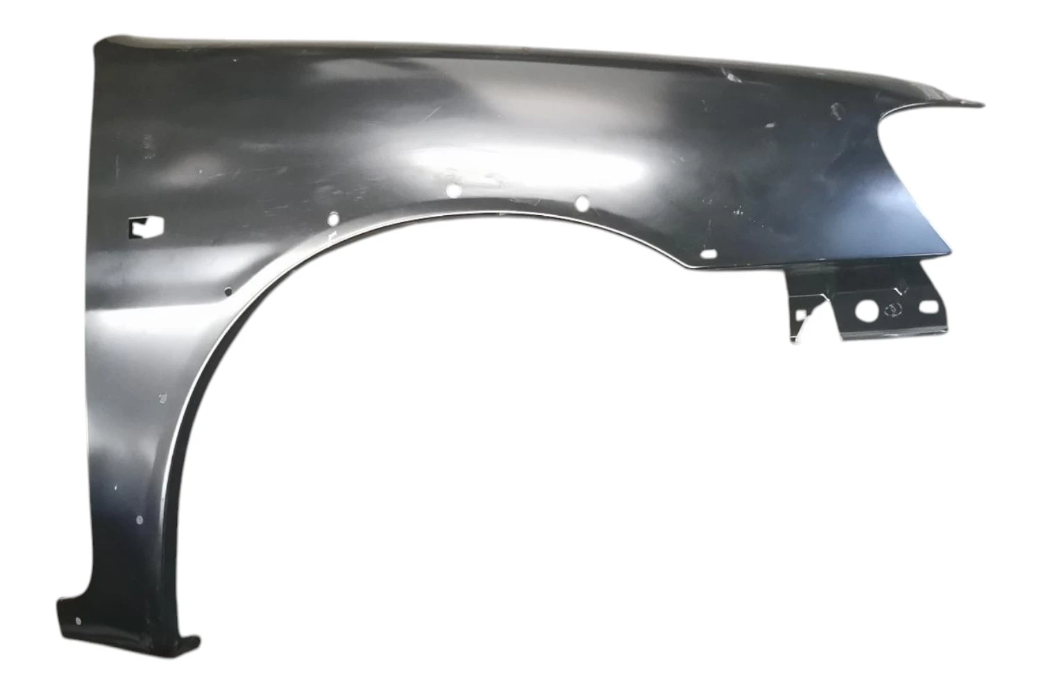 Right front fender (C83CF)