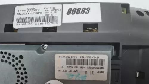 MIDDLE TOP OF DASHBOARD/ NAVI IN MIDDLE/ 2 ROUND GREEN/